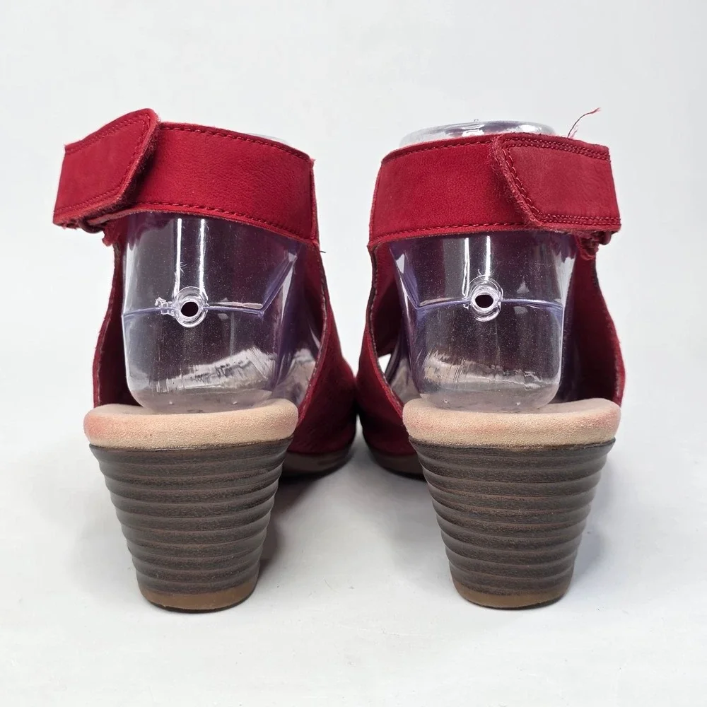 Clarks Valerie James Sandals Womens 8.5 W Red Perforated Leather Slingback Heels